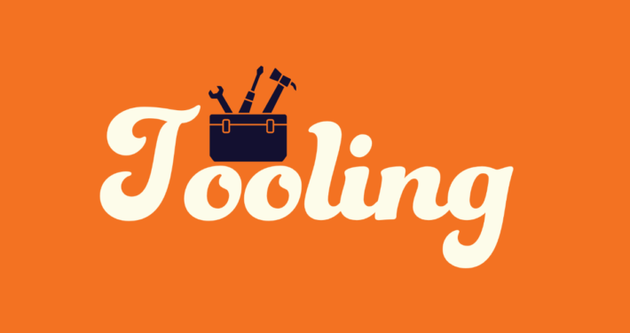 Het woord 'tooling' met bovenop de oo een pictogram van een gereedschapskist